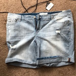 Torrid 8” Denim Short Clear Day